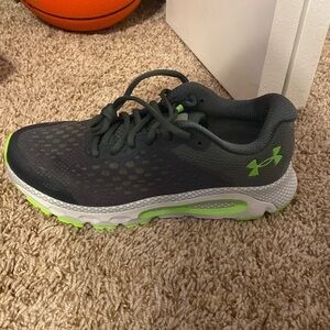 Under Armour shoes Never worn size 8